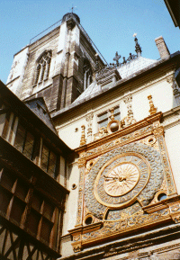 Gros horloge de Rouen côté est.