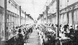 Vue d'un atelier d'une manufacture Suisse en 1893.  Source: Revue de l'AFAHA Besançon.